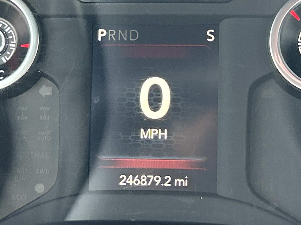 Vehicle photo 38