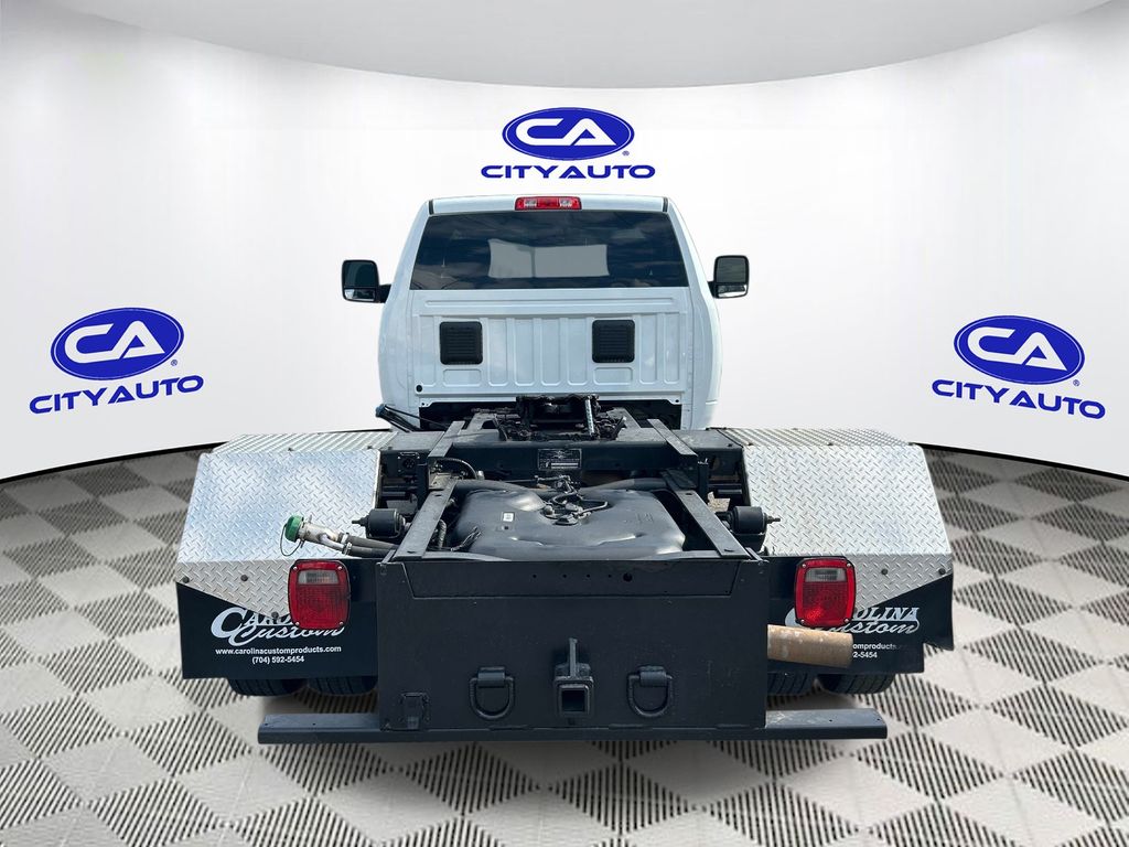 Vehicle photo 4