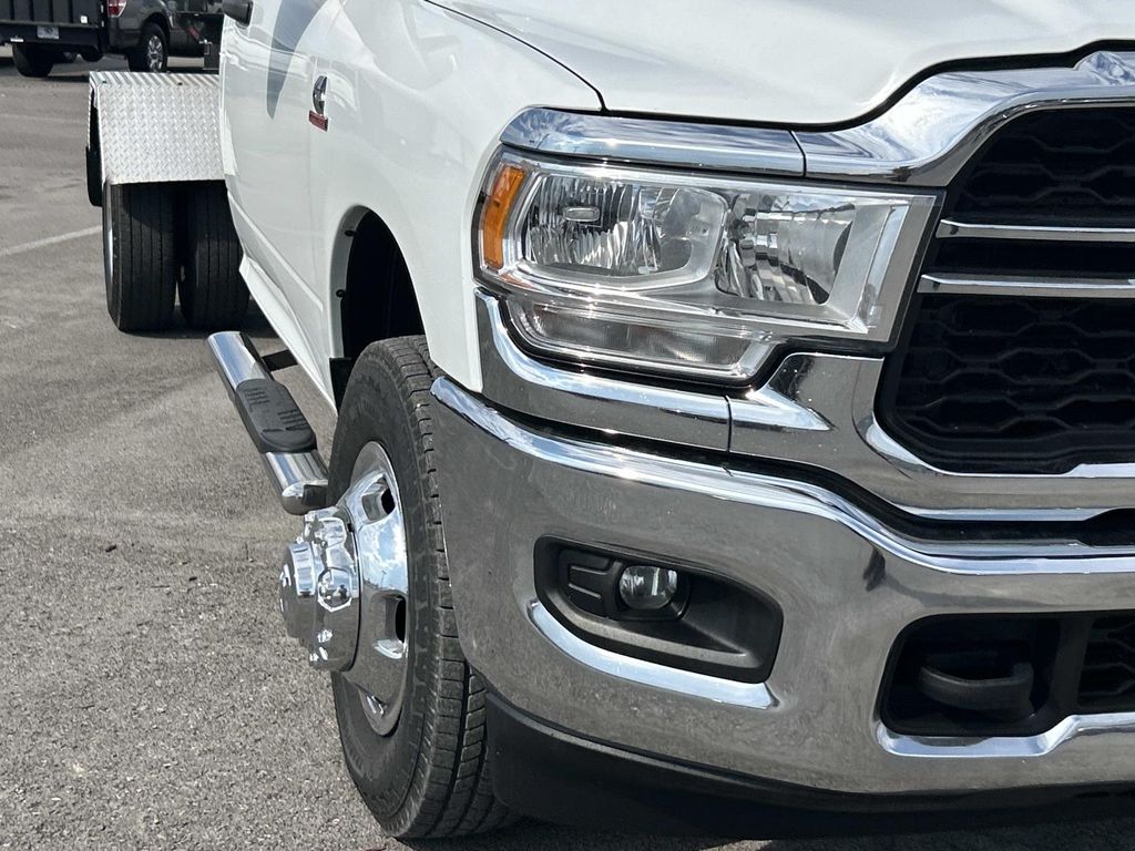 Vehicle photo 11