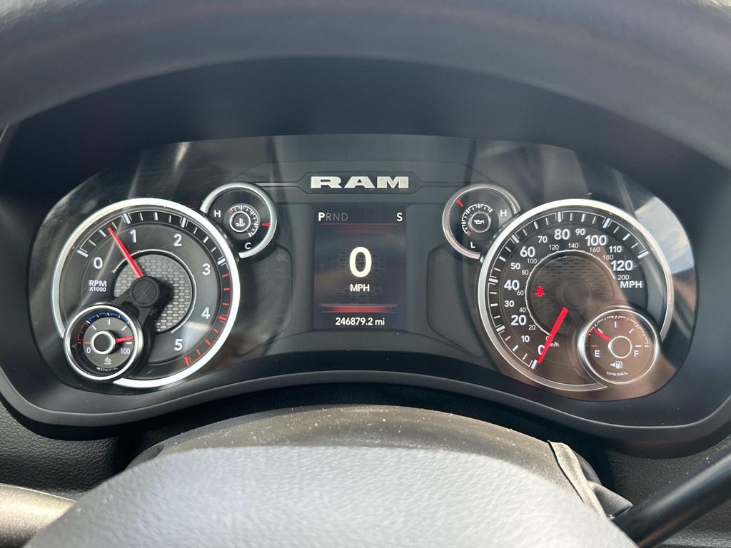 Vehicle photo 37