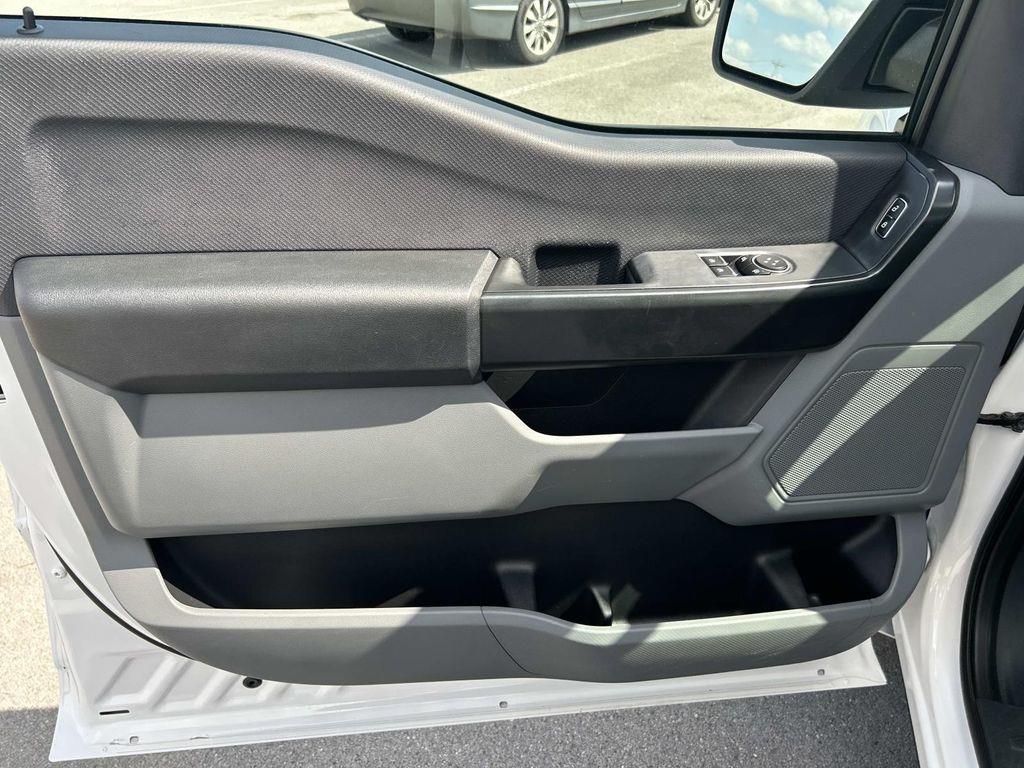 Vehicle photo 26