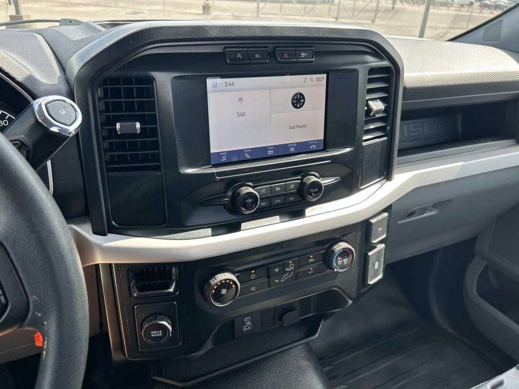 Vehicle photo 28