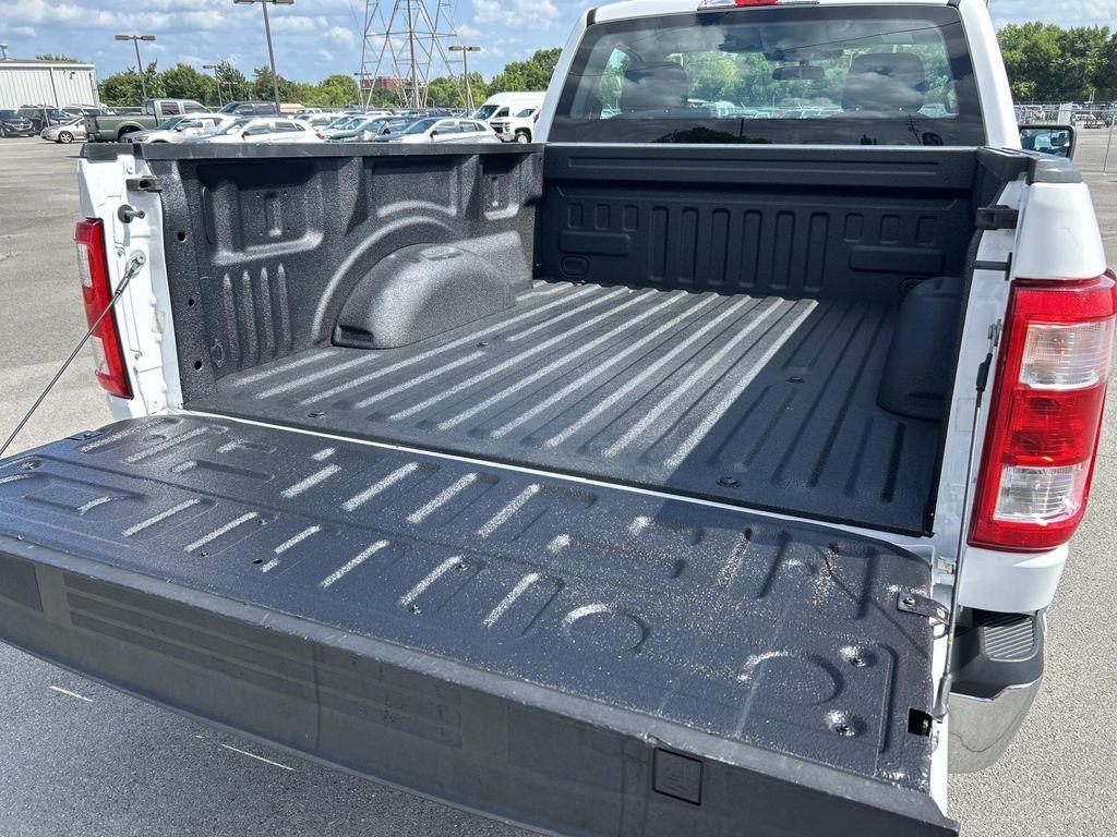 Vehicle photo 17
