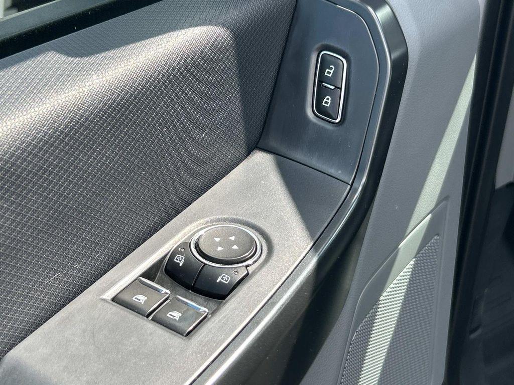 Vehicle photo 27