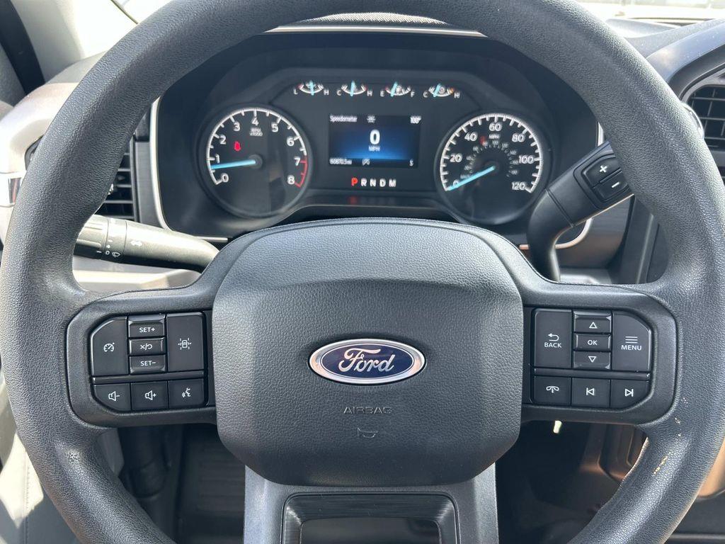 Vehicle photo 33
