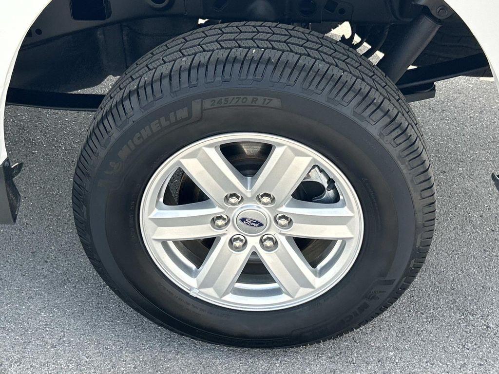 Vehicle photo 19