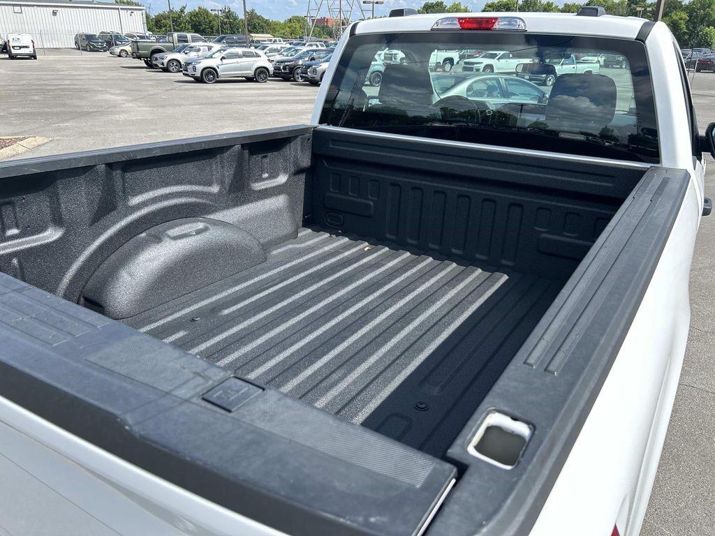 Vehicle photo 16
