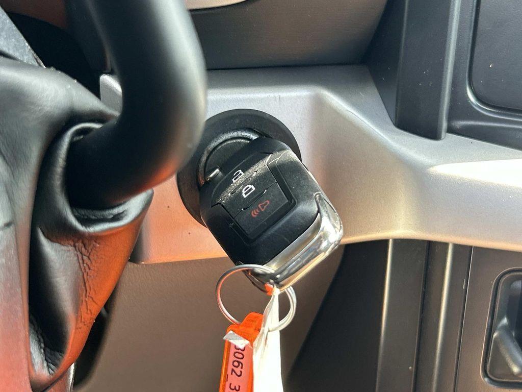 Vehicle photo 35