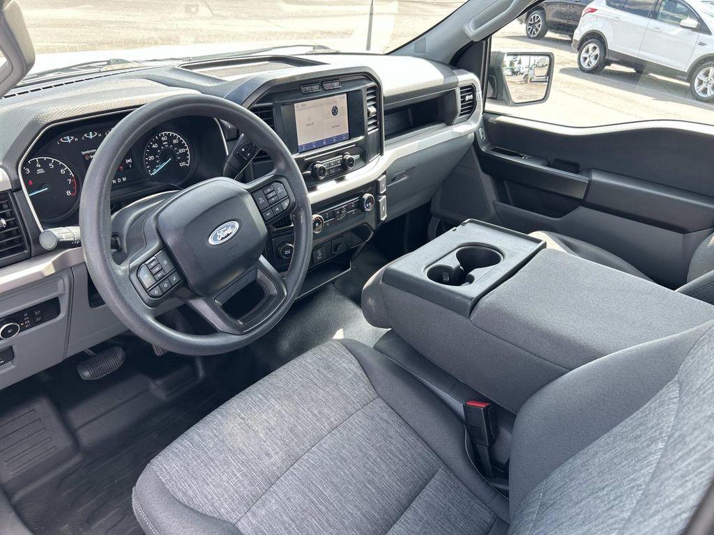 Vehicle photo 24