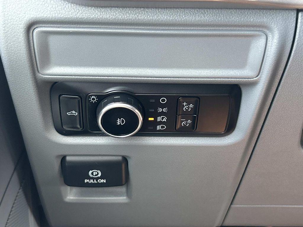 Vehicle photo 34