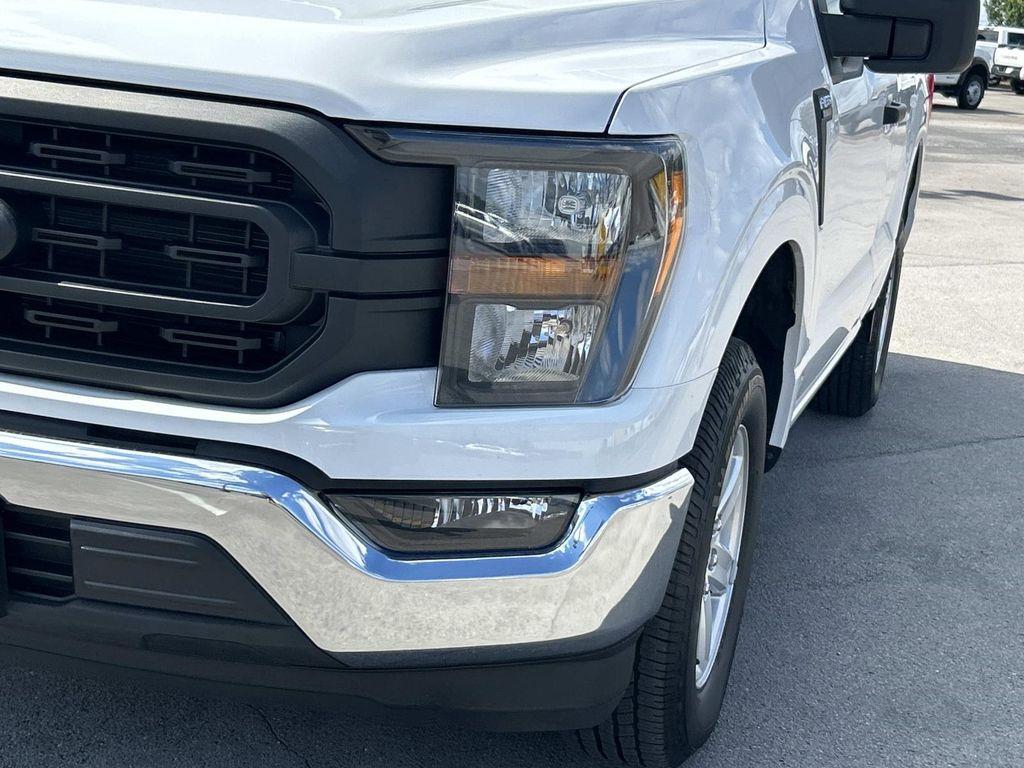 Vehicle photo 13