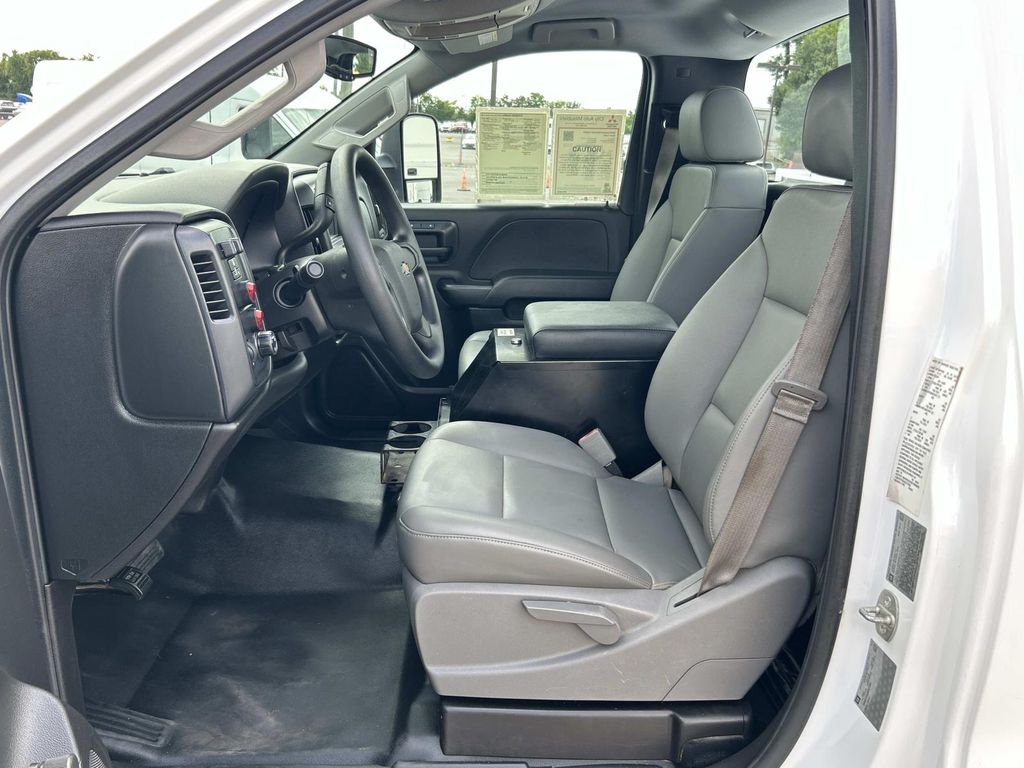 Vehicle photo 29