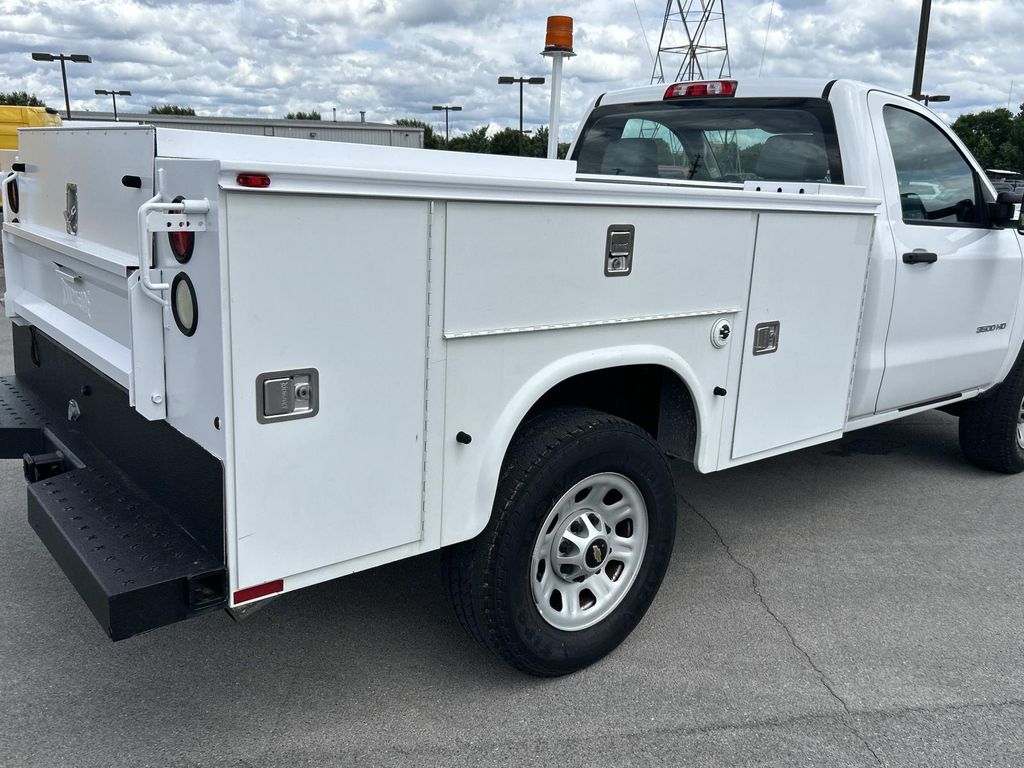 Vehicle photo 16
