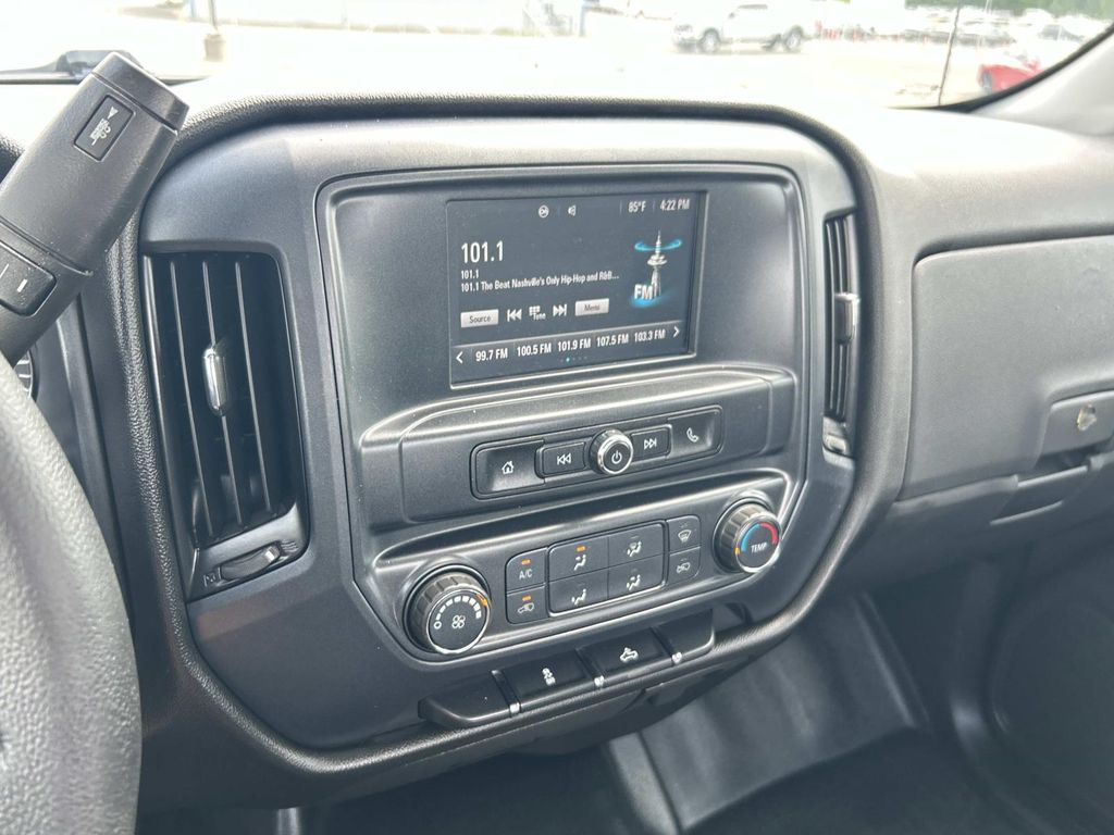 Vehicle photo 32