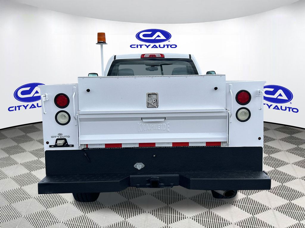 Vehicle photo 5