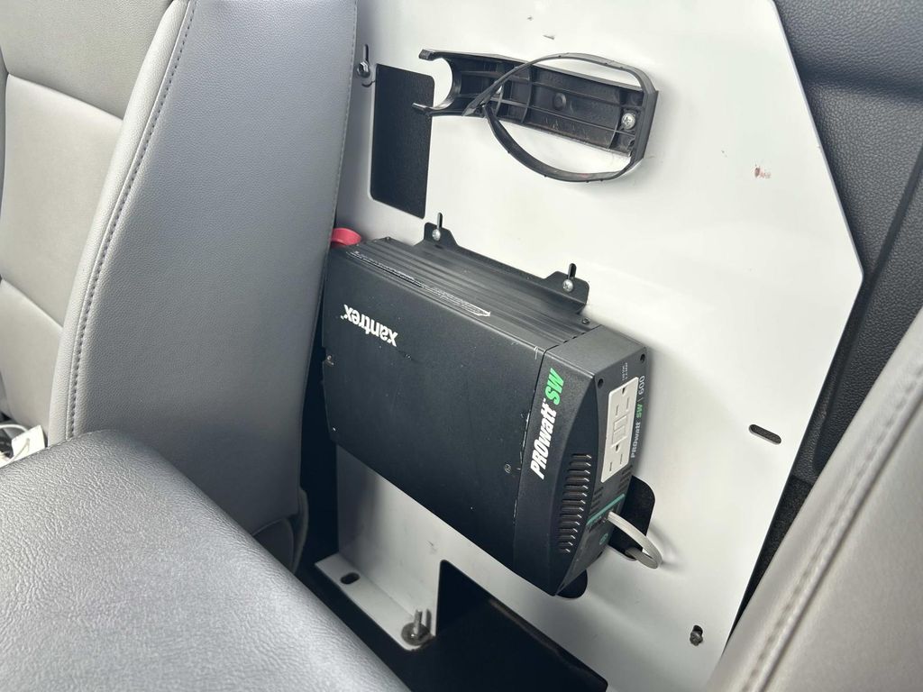 Vehicle photo 36
