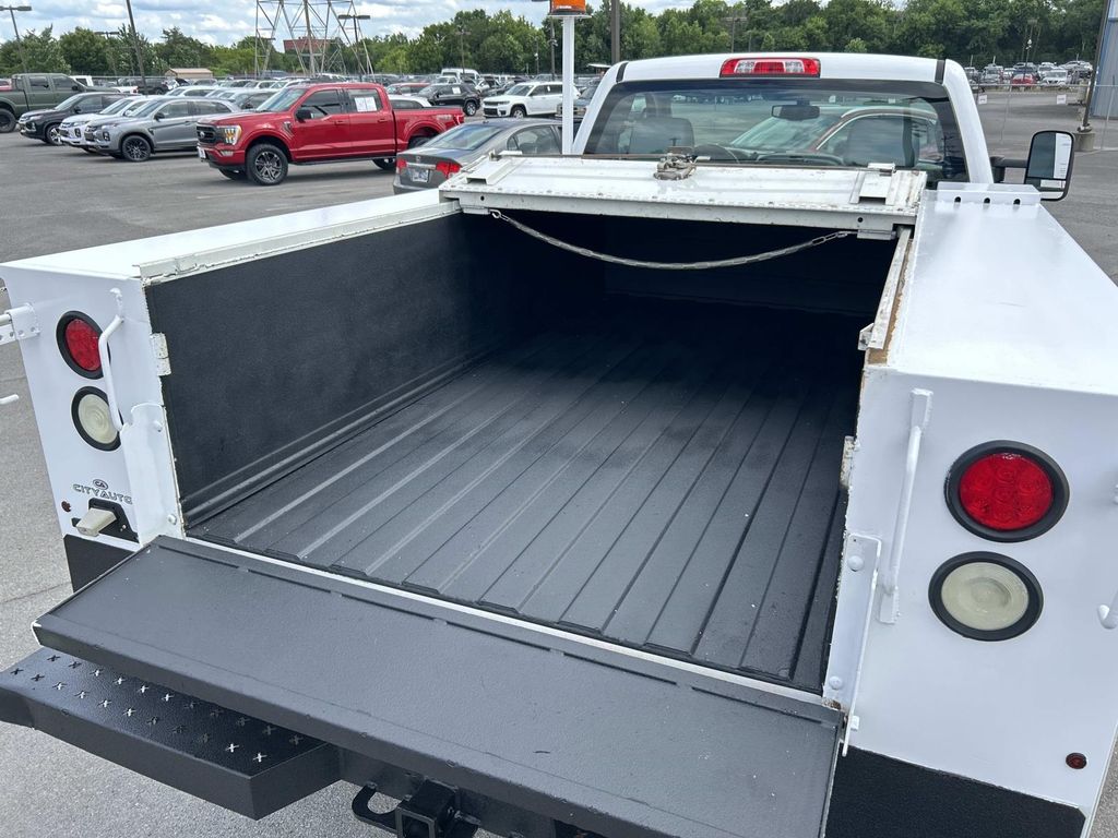 Vehicle photo 25