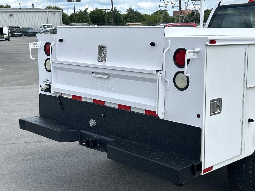 Vehicle photo 14