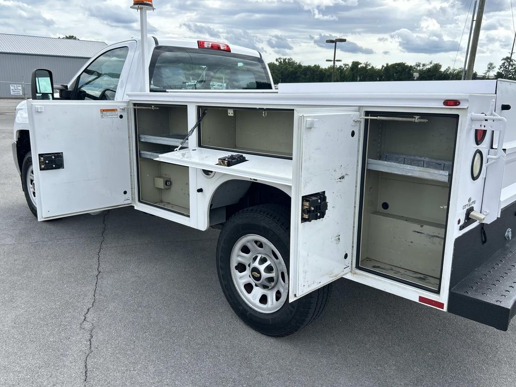 Vehicle photo 19