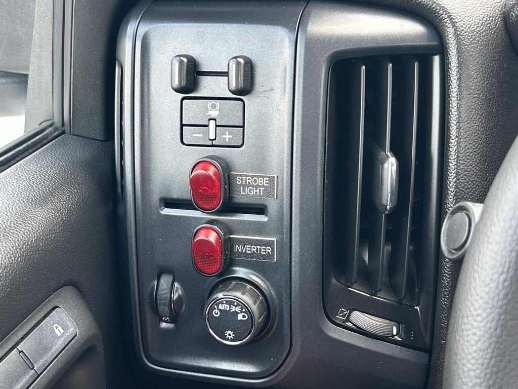 Vehicle photo 38