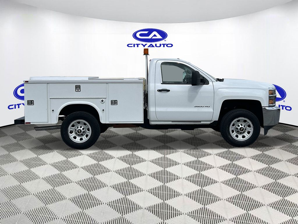 Vehicle photo 2