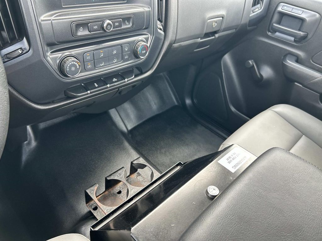 Vehicle photo 34