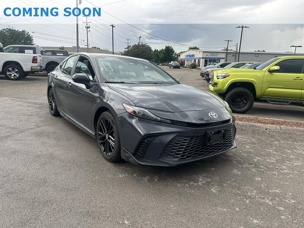 2025 Toyota Camry SE Hybrid's photo