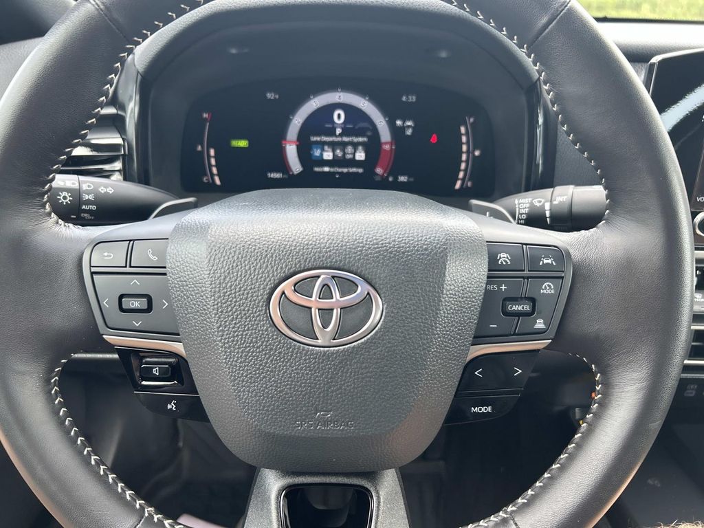 Vehicle photo 34