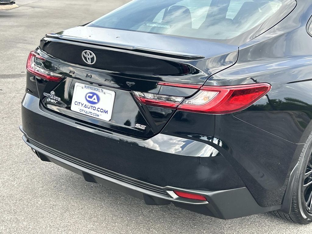 Vehicle photo 13
