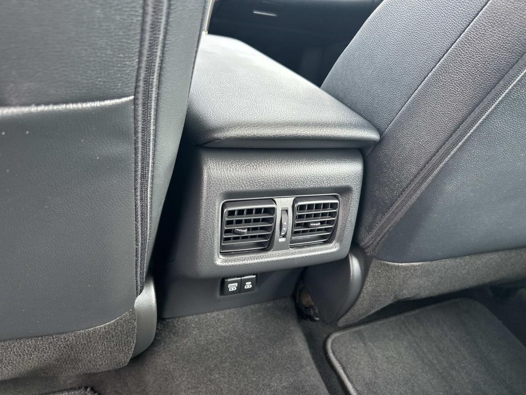 Vehicle photo 22
