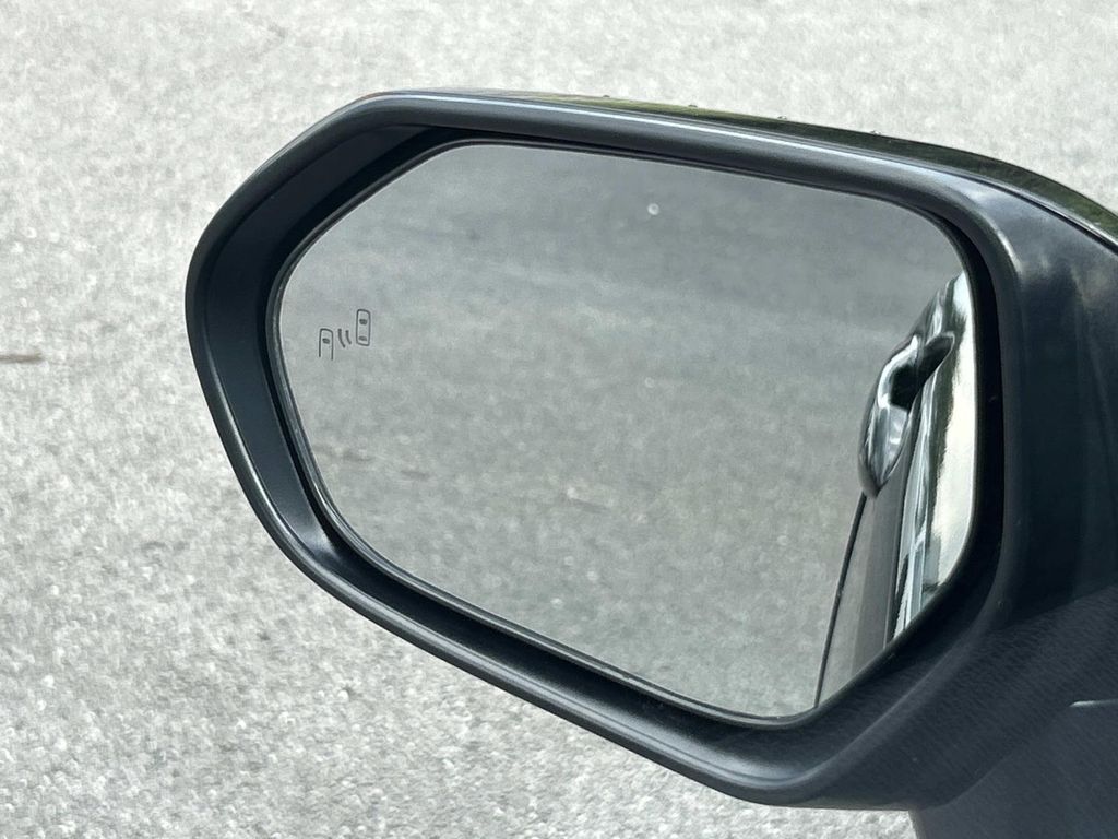 Vehicle photo 17