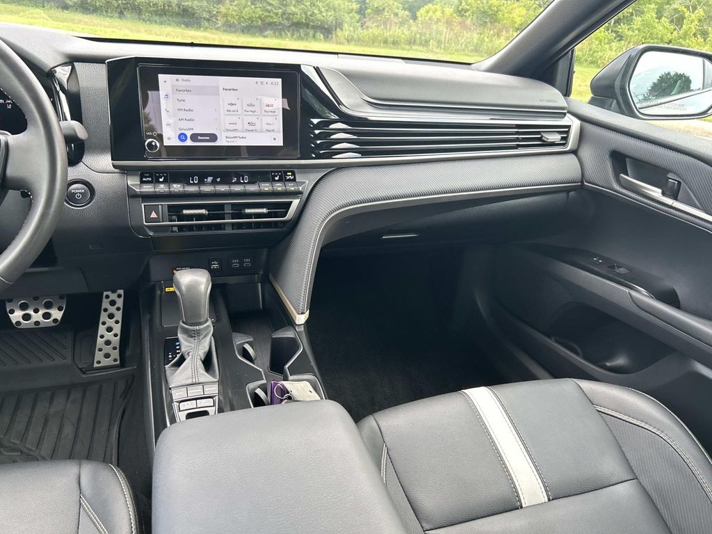 Vehicle photo 20
