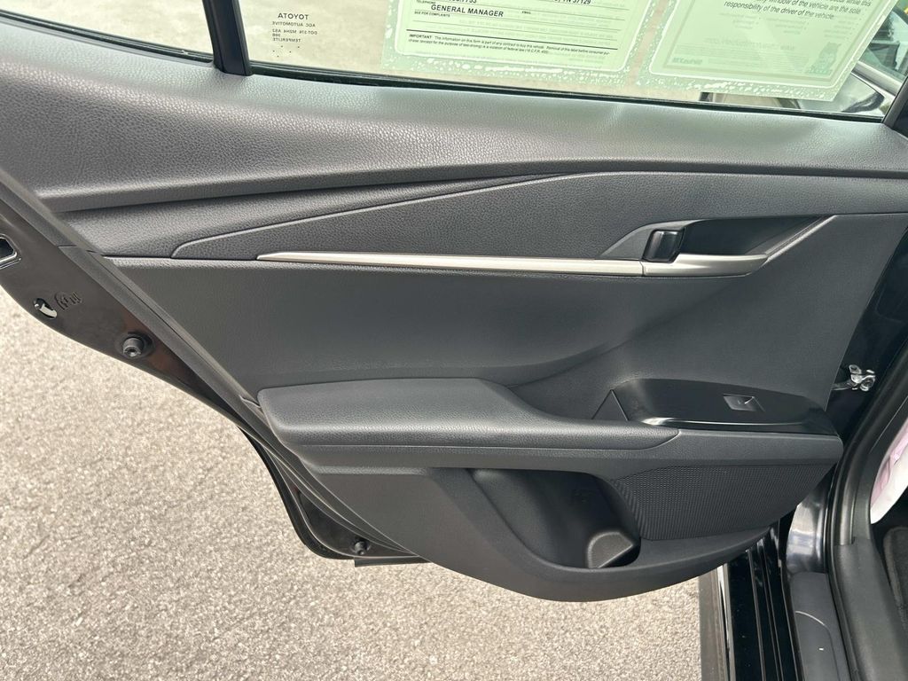 Vehicle photo 25