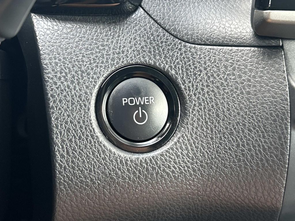 Vehicle photo 36