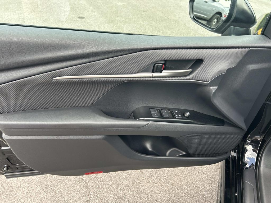 Vehicle photo 27