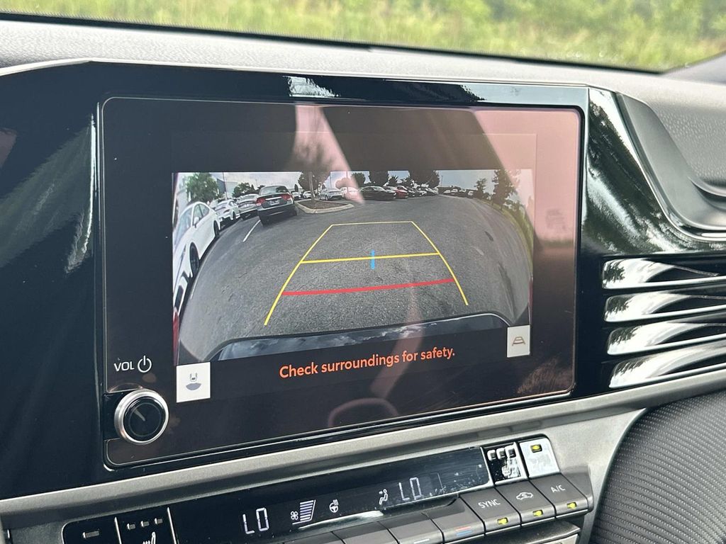 Vehicle photo 29