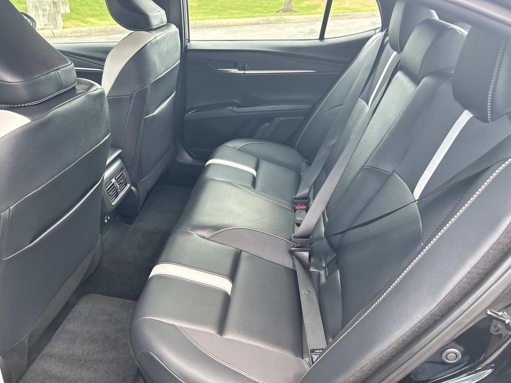 Vehicle photo 23