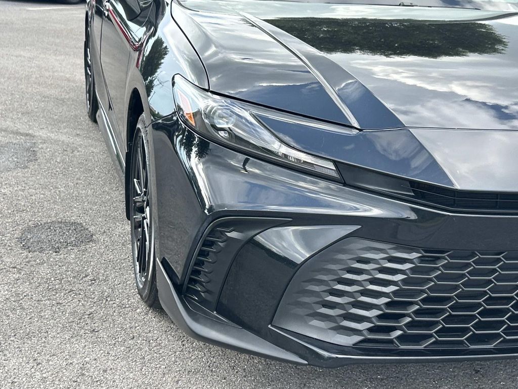 Vehicle photo 11