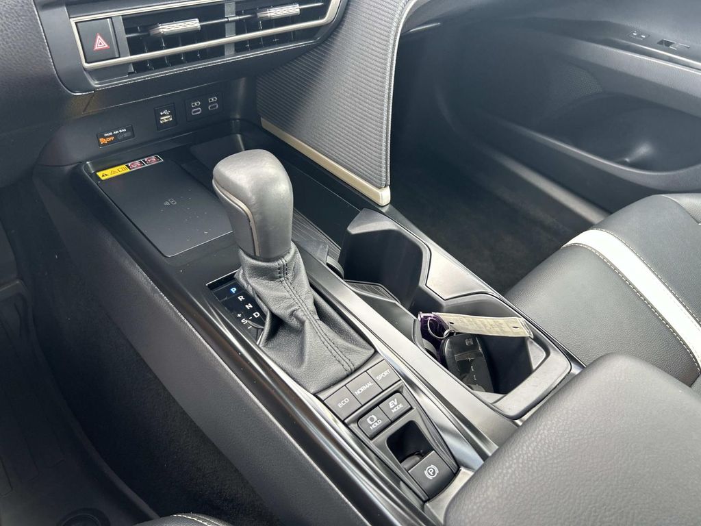 Vehicle photo 31