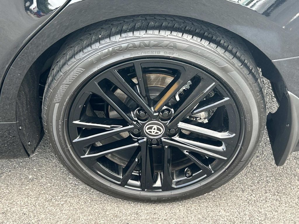 Vehicle photo 14