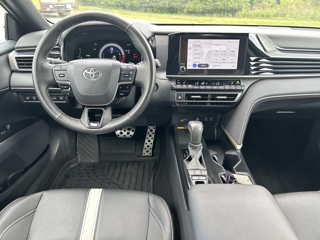Vehicle photo 19