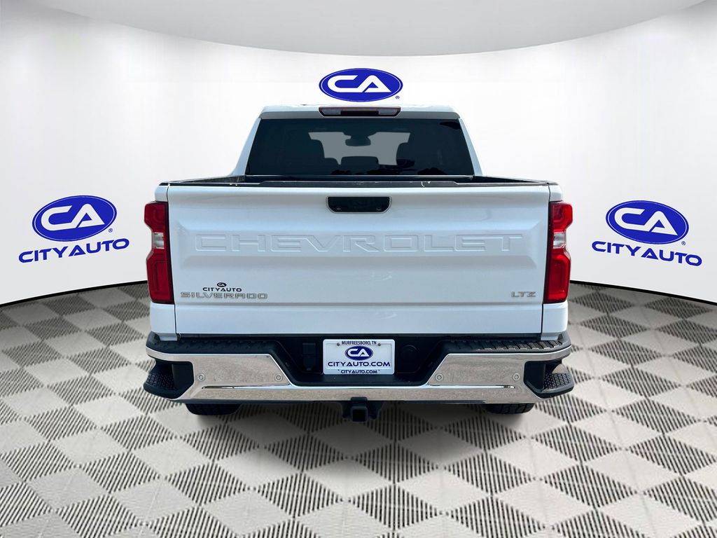 Vehicle photo 4