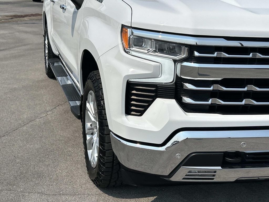 Vehicle photo 11