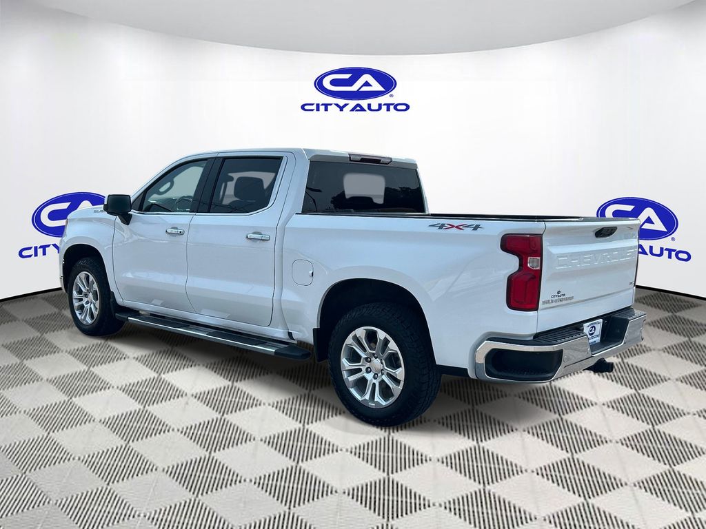 Vehicle photo 5