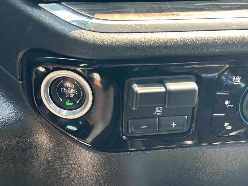 Vehicle photo 37