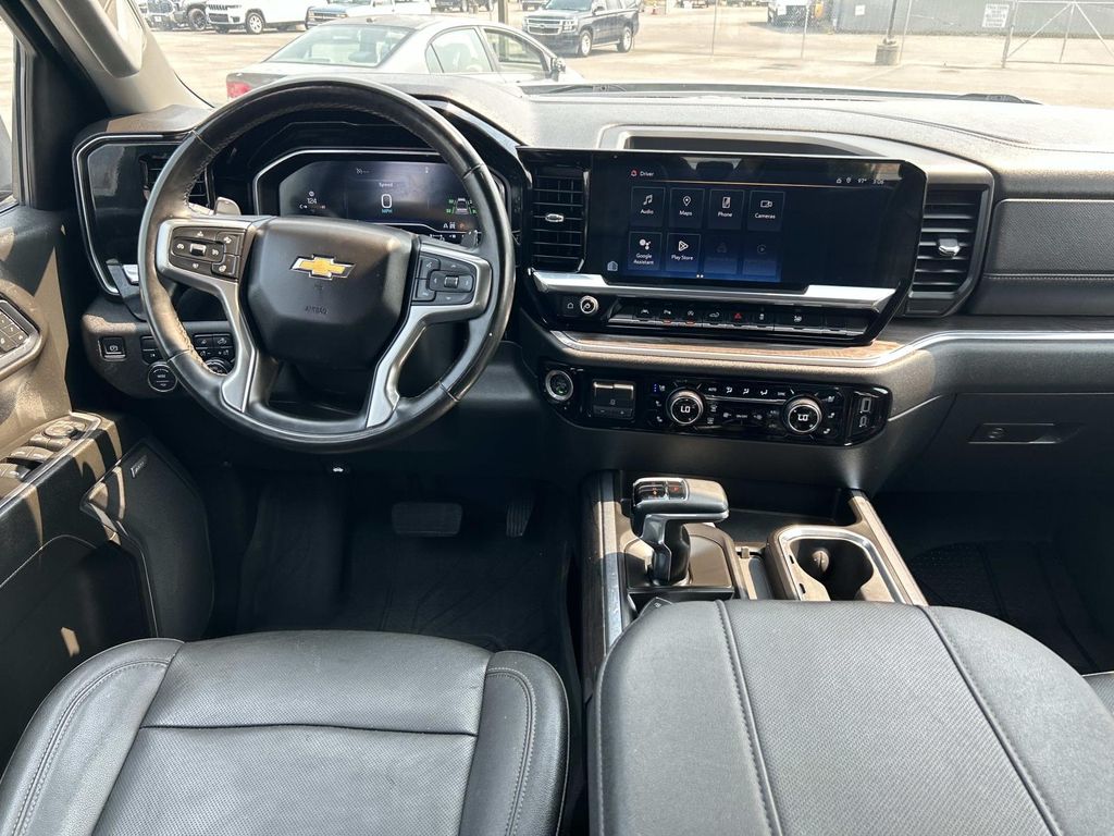 Vehicle photo 23