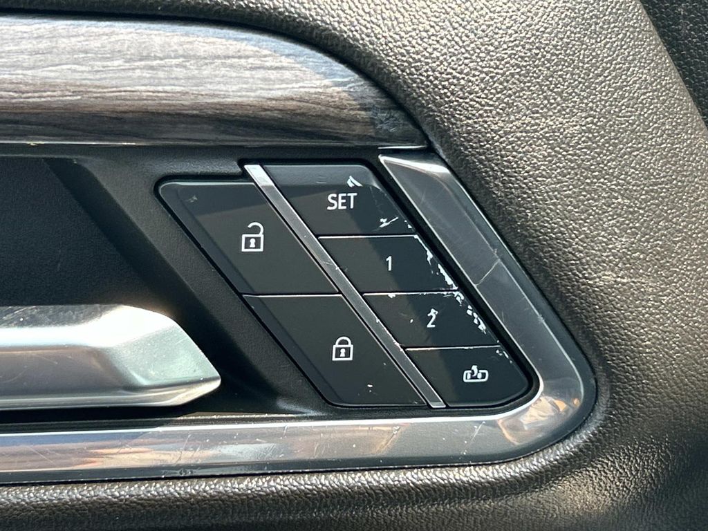 Vehicle photo 31