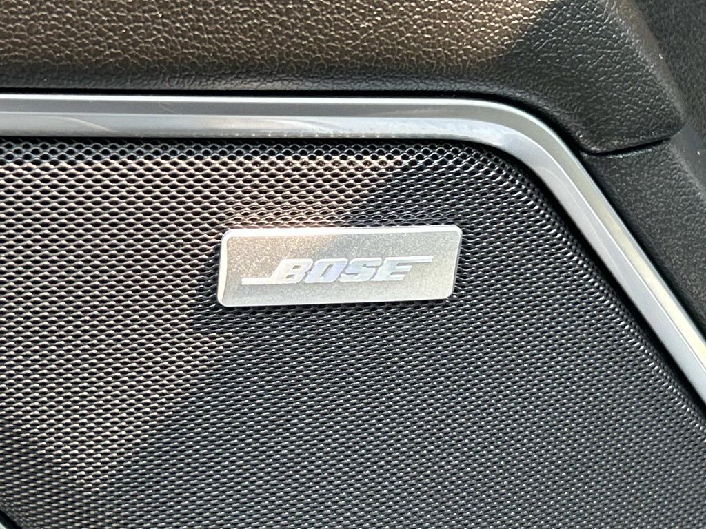 Vehicle photo 32