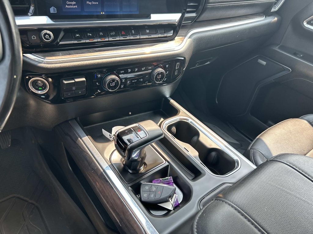 Vehicle photo 36