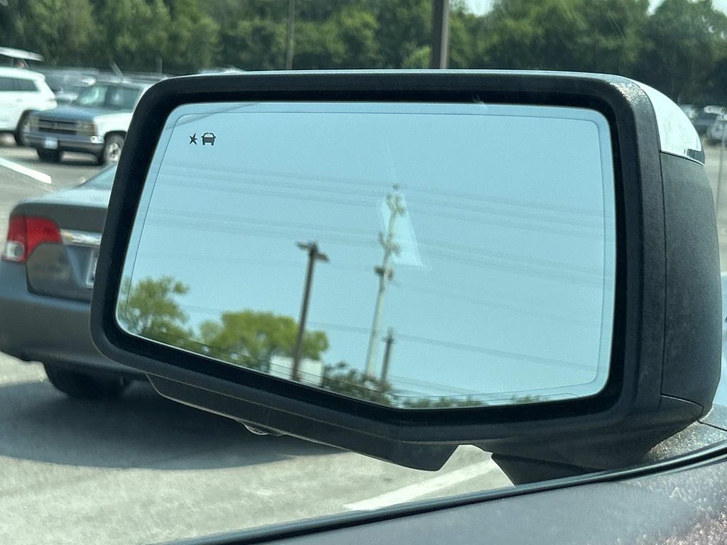 Vehicle photo 20